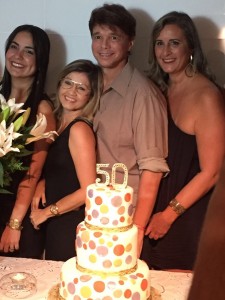 Amigas com Netinho no bolo maravilhoso de Rita Brandão 