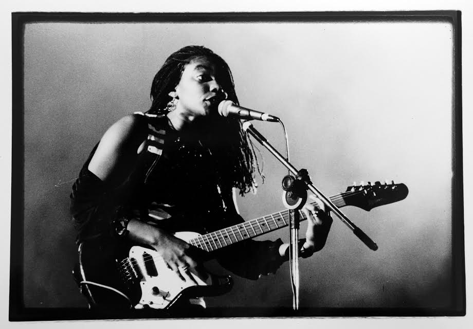 Cantora e compositora, Margareth Menezes. Decada de 1990. Fotografia de Márcio Lima