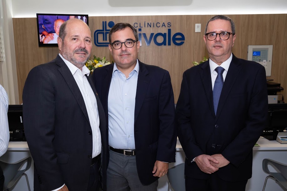 Mauro Adan (presidente da AHSEB) - Carlos Alberto Serravalle (diretor executivo da rede Clínicas Clivale) e Dr Antônio Carlos Maltez (diretor médico da rede)