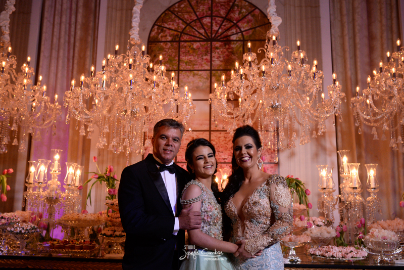 fam-lia-coimbra-comemora-anivers-rio-de-15-anos-da-sua-primog-nita