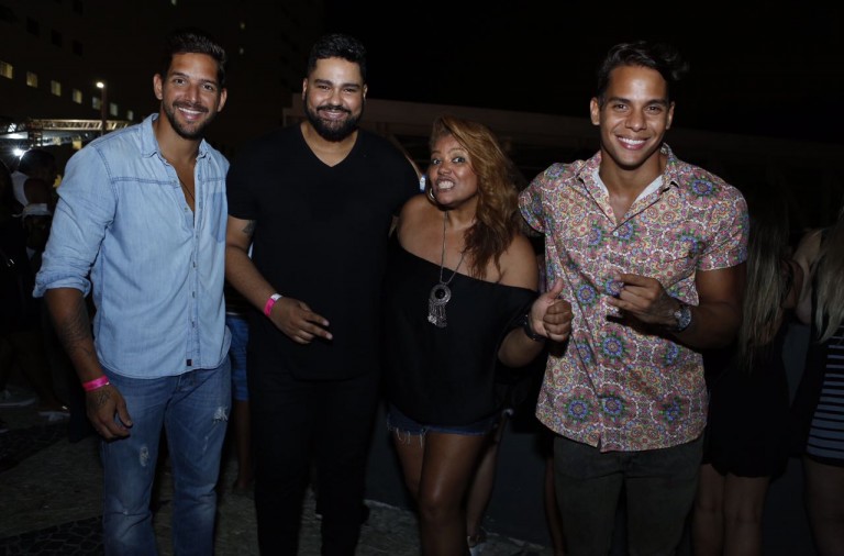 Artistas baianos se encontram no show de Ivete 2