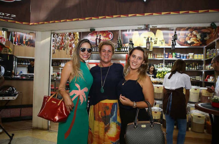 Anacecilia Rocha, Isabel Ventura e Gabriele Andrade
