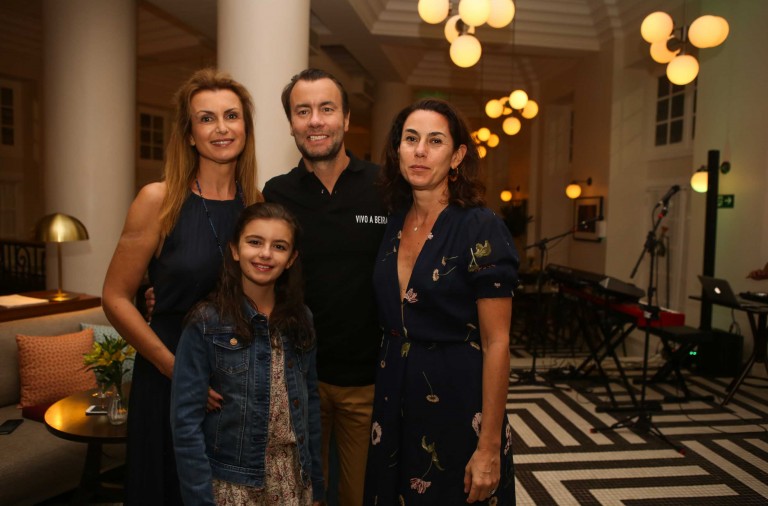 Catherine, Gabriela e Pierre Lacaze com Charlotte Sarcosi