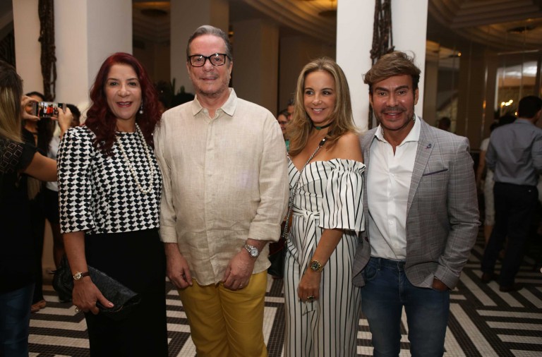 Jussara e Carlos Amorim com Larissa Bicalho e Carlos Rodeiro