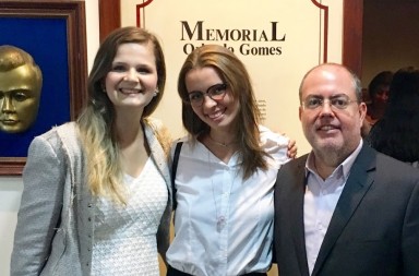 Foto Premiacao_aluna Lorena