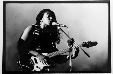 Cantora e compositora, Margareth Menezes. Decada de 1990. Fotografia de Márcio Lima