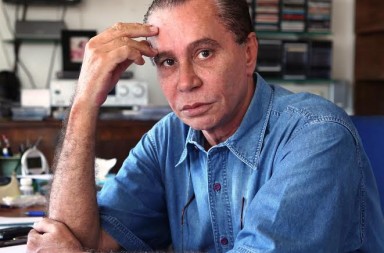 O artista plastico Cesar Romero. Foto de Márcio Lima