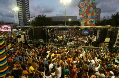 CARNAVAL 2017 / SALVADOR (BA) Furdunço com Pranchão Alavontê Na foto:Foto: Iracema ChequerData: 24/02/2017