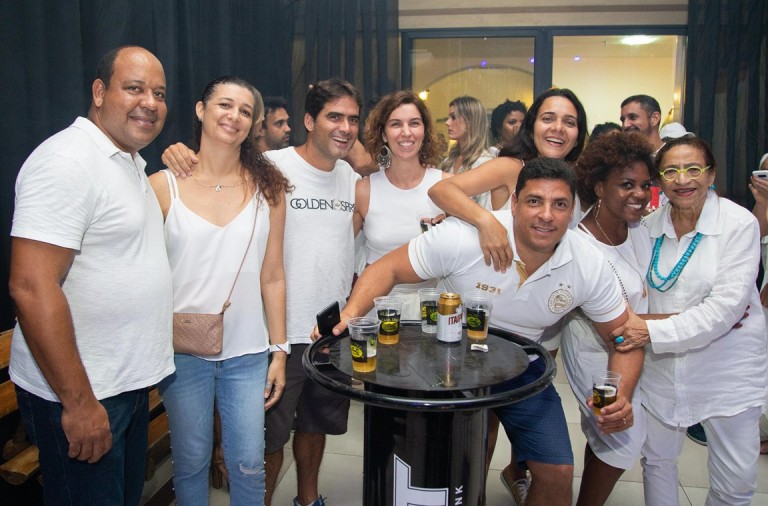 Licia Fabio celebra com amigos a Festa Agradecer Foto Antônio Chequer (9)