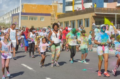 hmg-2019-04-28-corrida-colorida-cred-rezak-fotografia-146-1.jpg
