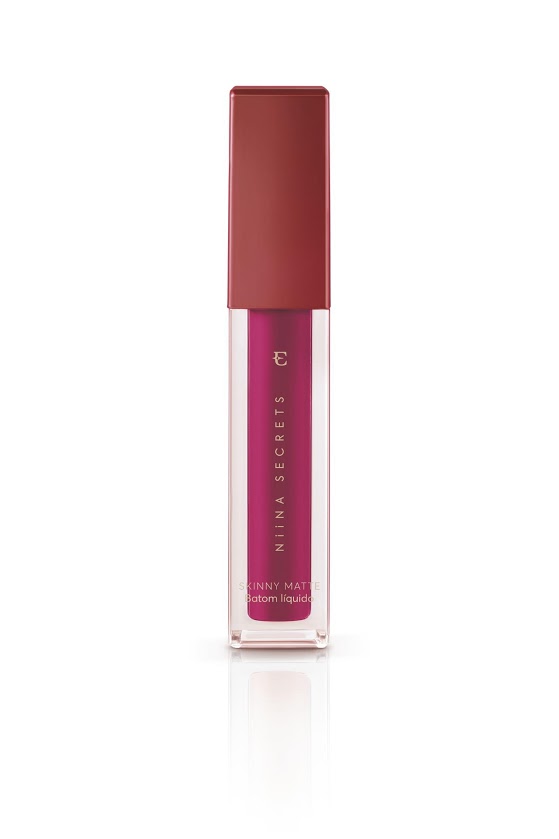 ED_CF12_2020_STILL_MAKE_GLAM_NIINA_SECRETS_BATOM_SKINNY_MATTE_PINK_PEONIA_93269