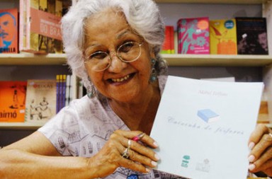 Flipelô 2017Na foto: a escritora e poetisa Mabel Velloso Lança o livro Caixinha de Fósforo e faz a festa para crianças e adultos contando suas historias no teatro SESC PelourinhoFoto: Mila Cordeiro/ Ag. A TARDEData: 13/08/20174Local: Pelourinho