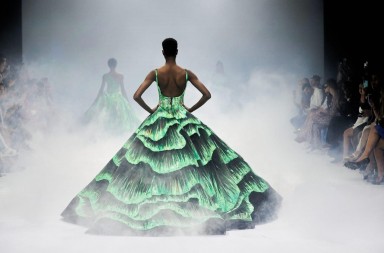 O design de Michael Cinco na Arab Fashion Week