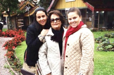lucinha-cohim-e-suas-filhas-myla-e-kity-bacanerrimas-na-arte-de-receber-