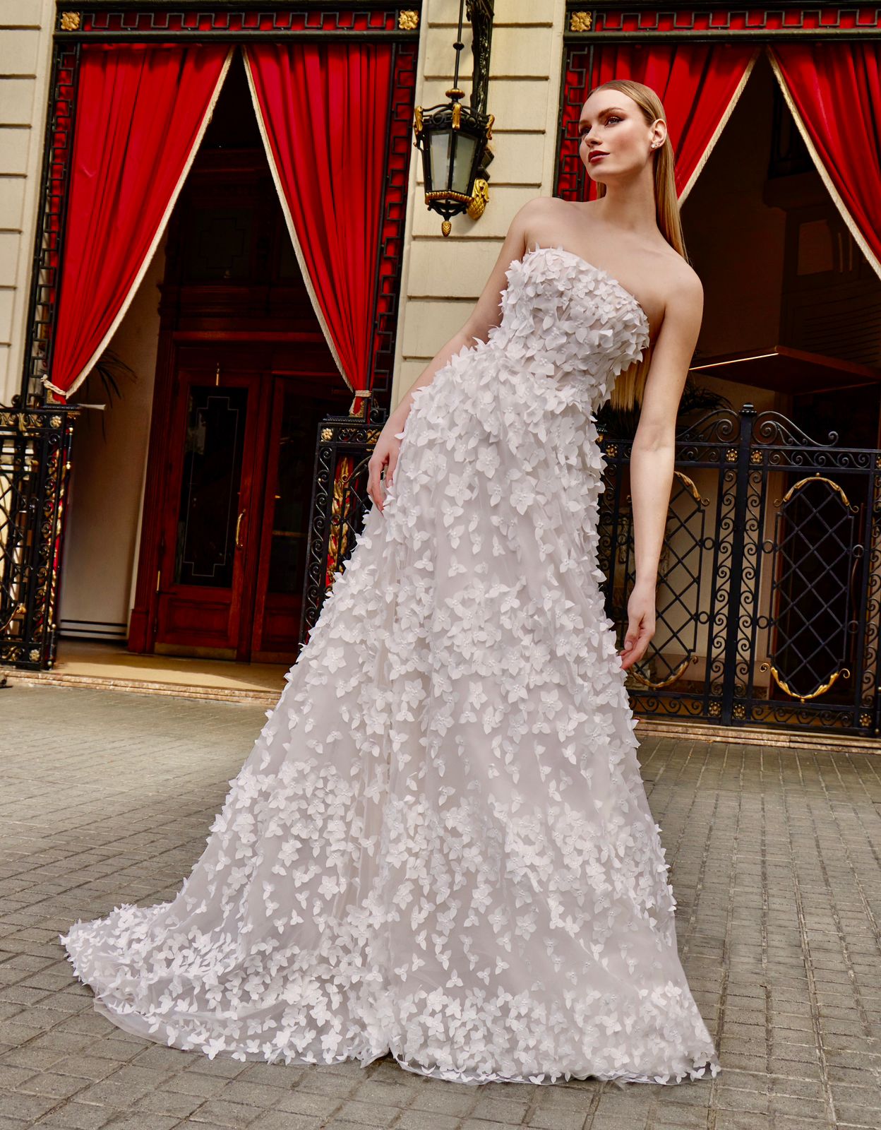 Cymbeline Paris celebra Bodas de Marfim e lança nova coleção da Pronovias